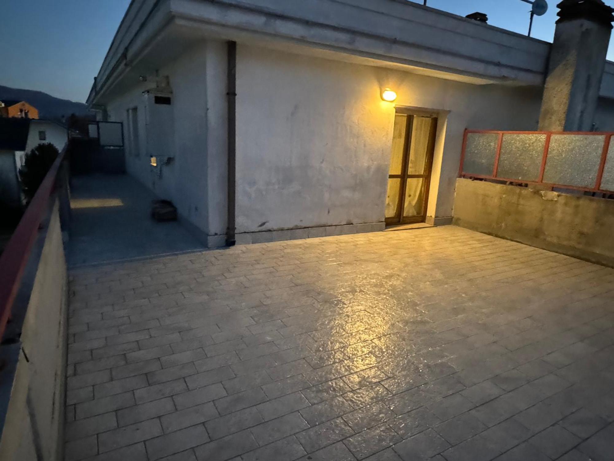 Апартаменти Attico - Terrazza Su Castello Кастель-ді-Сангро Екстер'єр фото