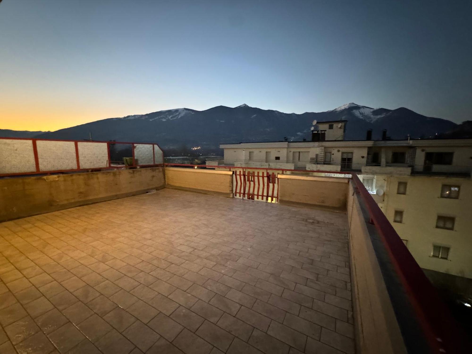 Апартаменти Attico - Terrazza Su Castello Кастель-ді-Сангро Екстер'єр фото
